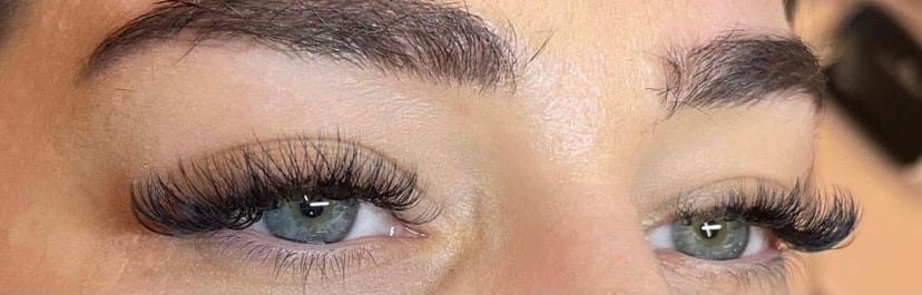 LASH EXTENTIONS AT JASMIN FRENCH